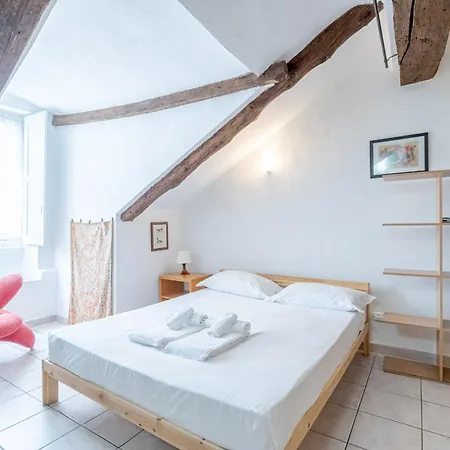 Palazzo Saluzzo Paesana Beautiful Flat Lägenhet