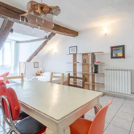 Guesthost - Palazzo Saluzzo Paesana Beautiful Flat דירה *