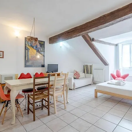 Guesthost - Palazzo Saluzzo Paesana Beautiful Flat Турин