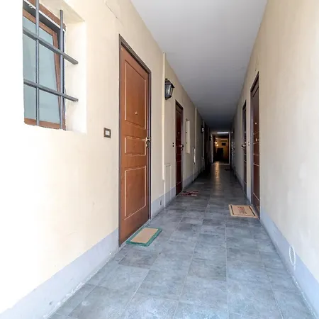 Guesthost - Palazzo Saluzzo Paesana Beautiful Flat Апартаменты Турин