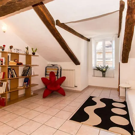 Guesthost - Palazzo Saluzzo Paesana Beautiful Flat *