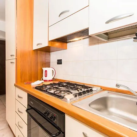 Guesthost - Palazzo Saluzzo Paesana Beautiful Flat *