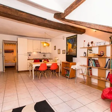 Апартаменты Guesthost - Palazzo Saluzzo Paesana Beautiful Flat Турин