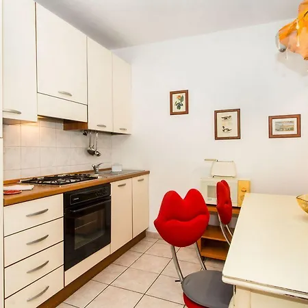 Guesthost - Palazzo Saluzzo Paesana Beautiful Flat * Турин