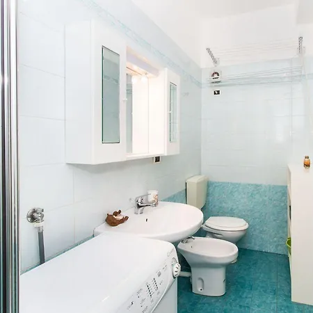 Guesthost - Palazzo Saluzzo Paesana Beautiful Flat Апартаменты *