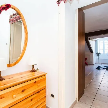 Guesthost - Palazzo Saluzzo Paesana Beautiful Flat *