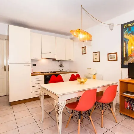 Guesthost - Palazzo Saluzzo Paesana Beautiful Flat Апартаменты