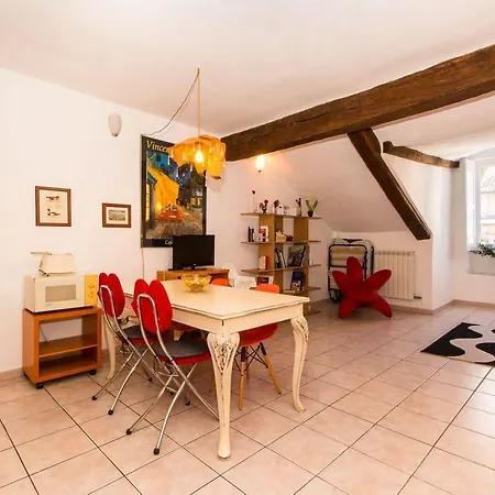 Guesthost - Palazzo Saluzzo Paesana Beautiful Flat *