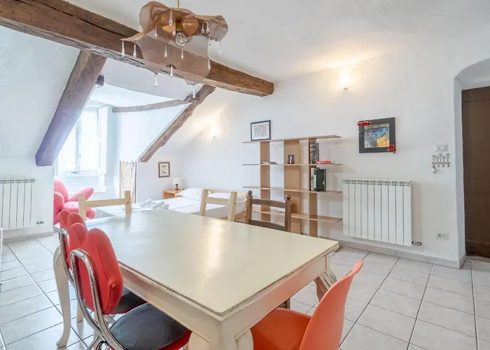 Guesthost - Palazzo Saluzzo Paesana Beautiful Flat Apartment *