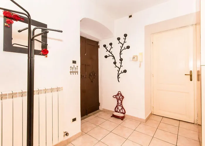 Guesthost - Palazzo Saluzzo Paesana Beautiful Flat Apartment *