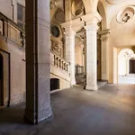 Guesthost - Palazzo Saluzzo Paesana Beautiful Flat *