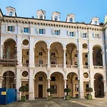 Guesthost - Palazzo Saluzzo Paesana Beautiful Flat Appartement *