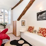 Guesthost - Palazzo Saluzzo Paesana Beautiful Flat Turin