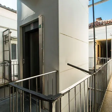 Guesthost - Palazzo Saluzzo Paesana Beautiful Flat 토리노